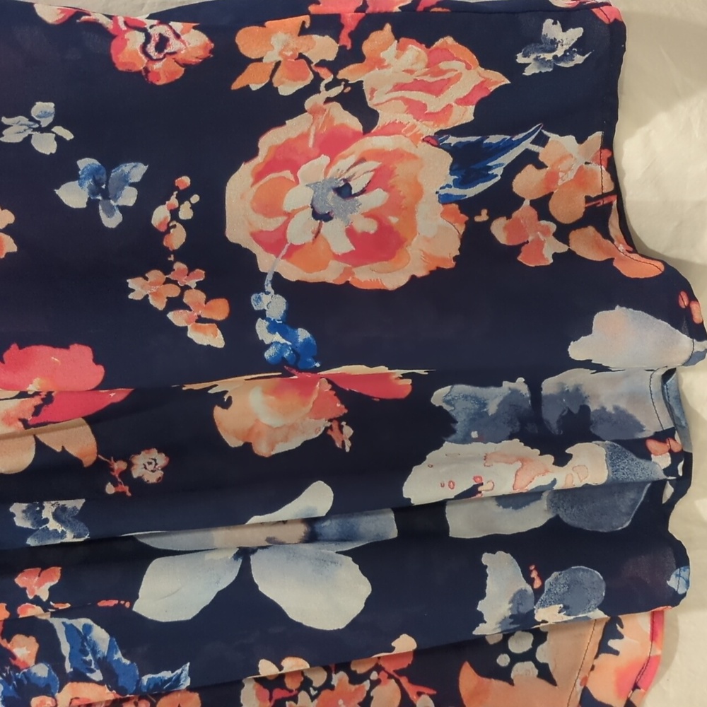 Liz Claiborne | Navy Floral Crepe Top Cap Sleeves Pull Over Shirt Tail Hem | XL - Picture 5 of 9